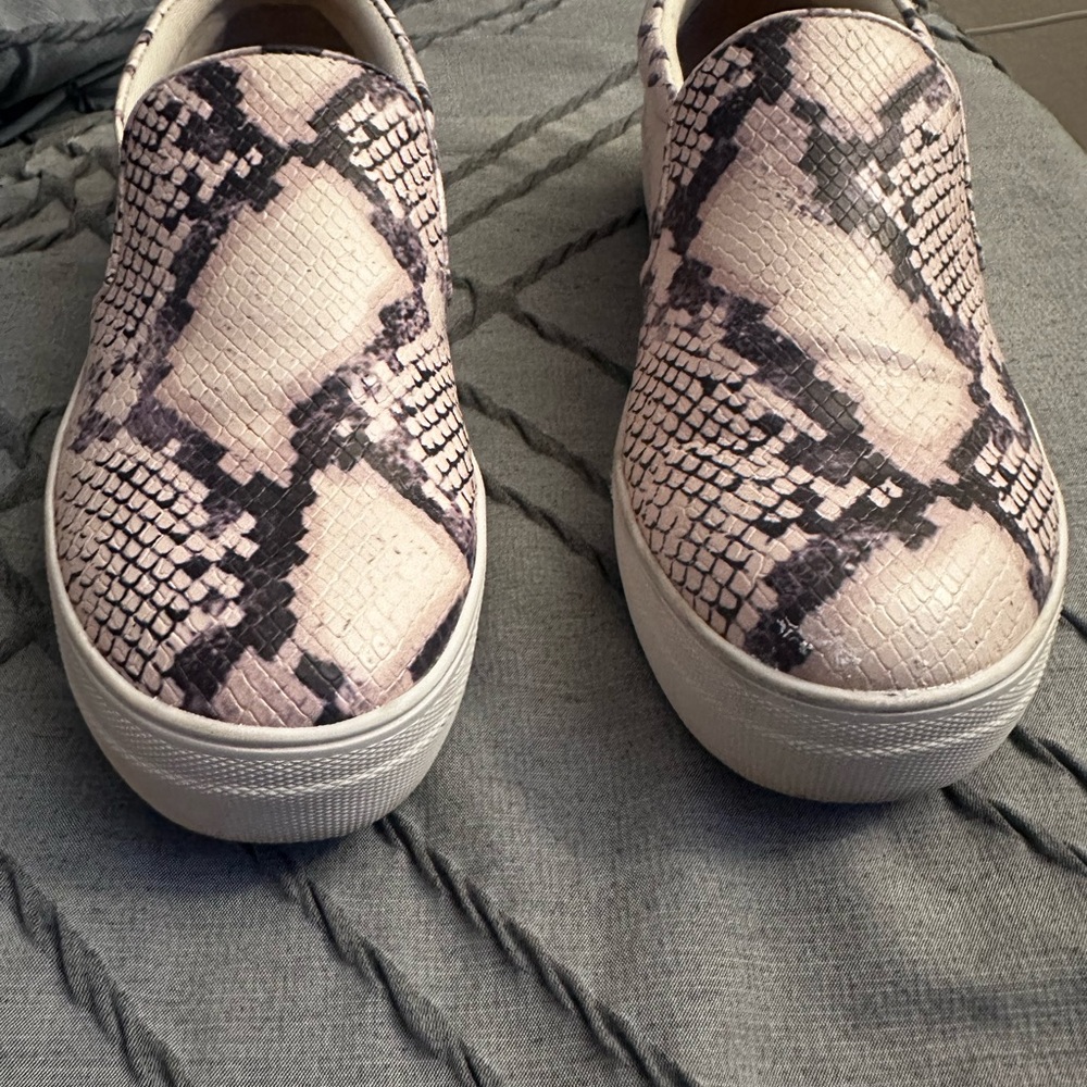 Steve Madden Pink and Black Snake Print Sneakers - Picture 1 of 13